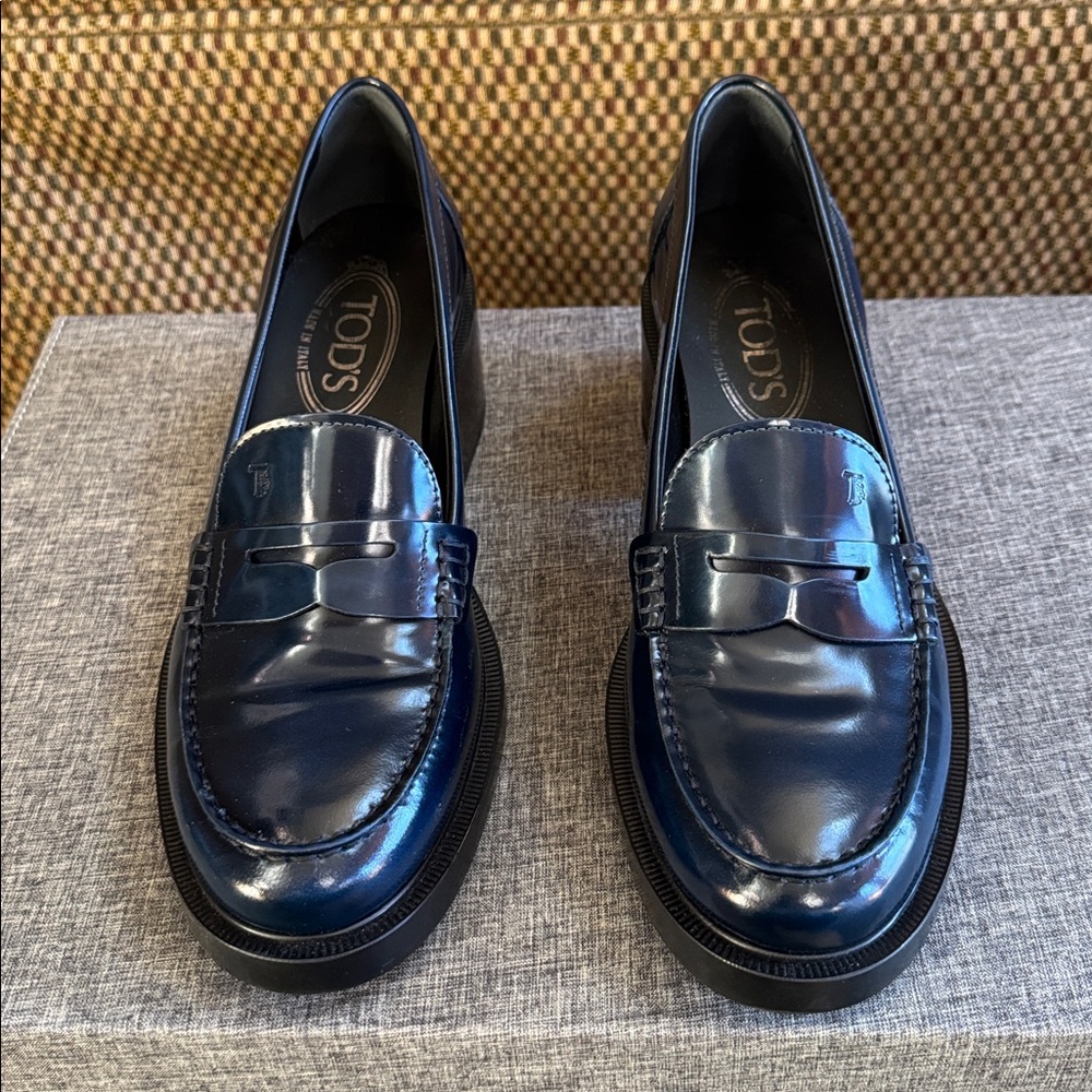 Tod’s Leather Loafer in Navy
